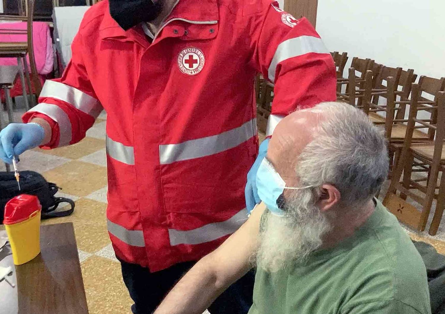 Una fase delle vaccinazioni ai senzatetto di Palermo