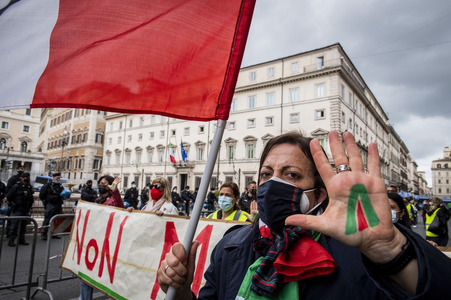 Manifestazione dei lavoratori della compagnia di bandiera Alitalia. Nella foto il corteo arriva sotto Palazzo Chigi&nbsp;