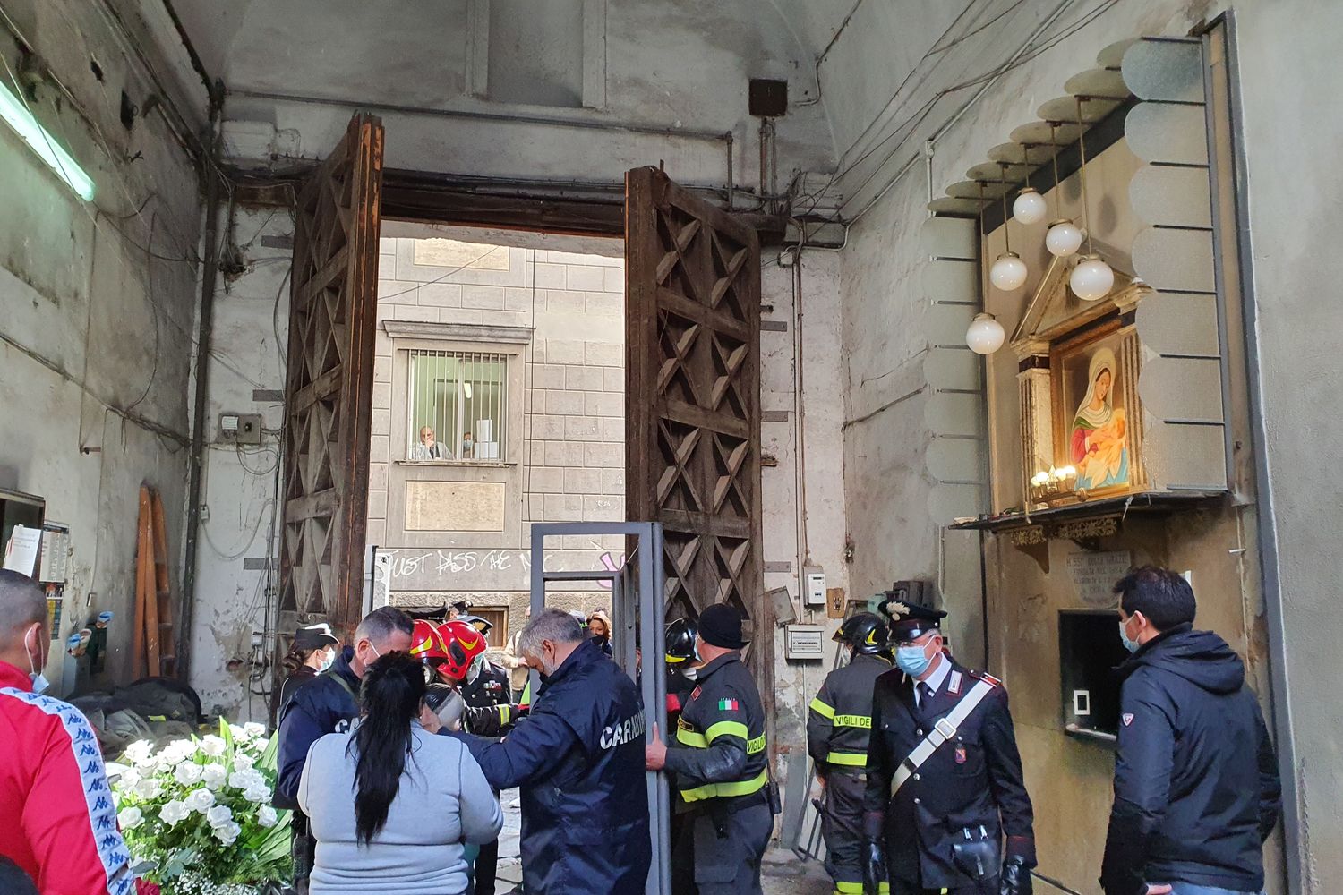 &nbsp;La rimozione dell'altarino del boss Emanuele Sibillo