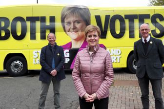 La premier scozzese, Nicola Sturgeon, in campagna elettorale