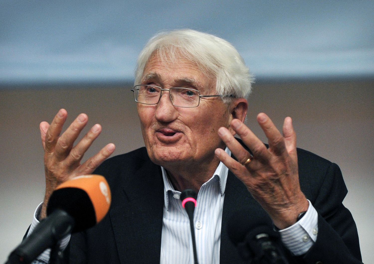 Germania polemiche Habermas rinuncia premio Abu Dhabi