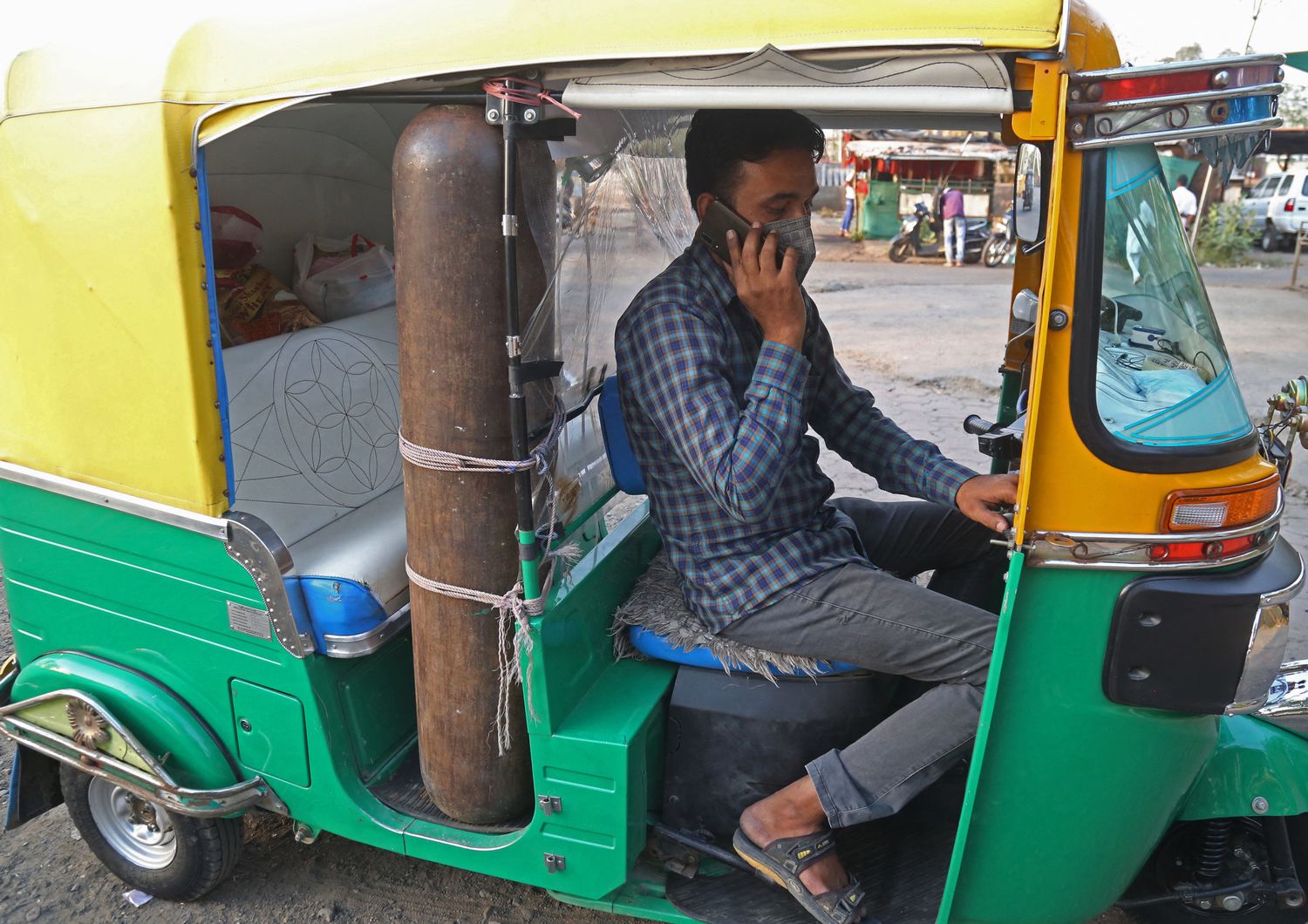 covid india&nbsp;tuk-tuk&nbsp;ambulanza