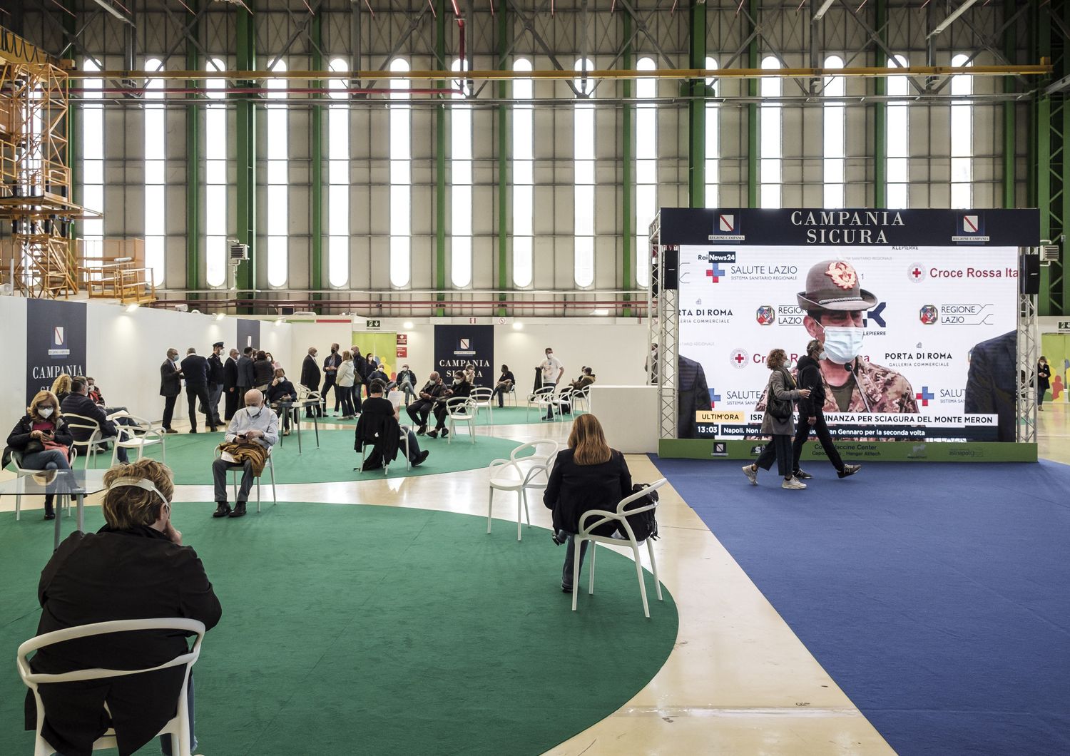 centro vaccini all'aeroporto di Napoli