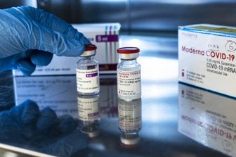 Vaccini anti Covid, Moderna e AstraZeneca