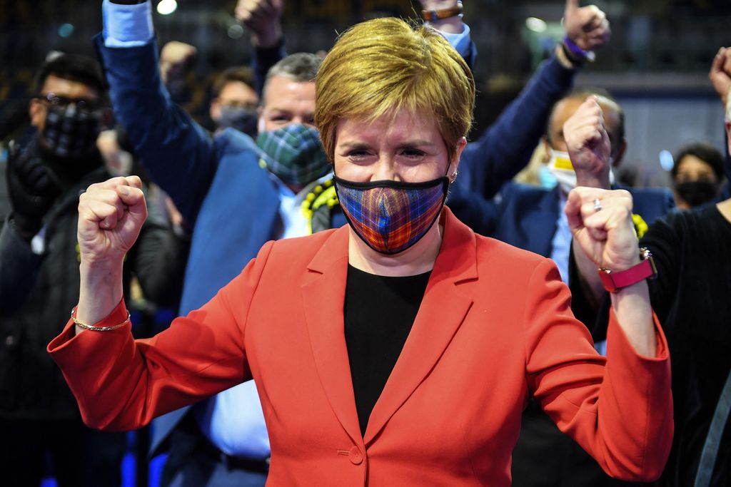 Nicola Sturgeon festeggia l'elezione al seggio di Glasgow Sud