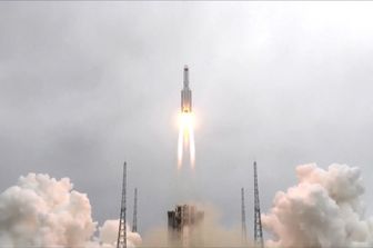 Il lancio del razzo cinese 'Lunga Marcia' 5B