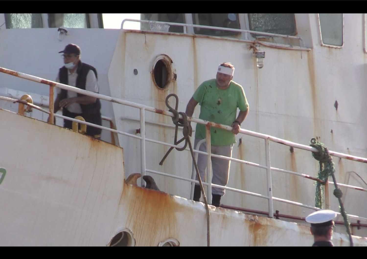 &nbsp;I fori sul del peschereccio 'Aliseo' raggiunto dai un colpi sparati dalla guardia costiera libica