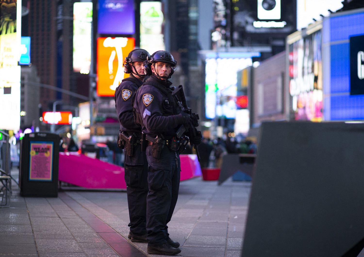 Agenti del dipartimento di polizia di New York a Times Square