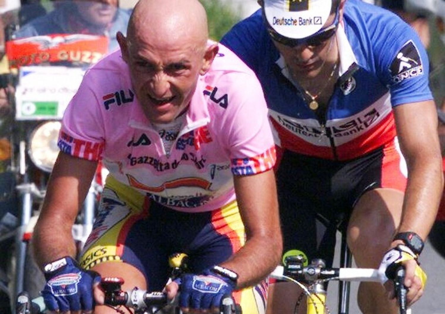 La leggendaria rimonta di Pantani nella salita da Biella al santuario di Oropa