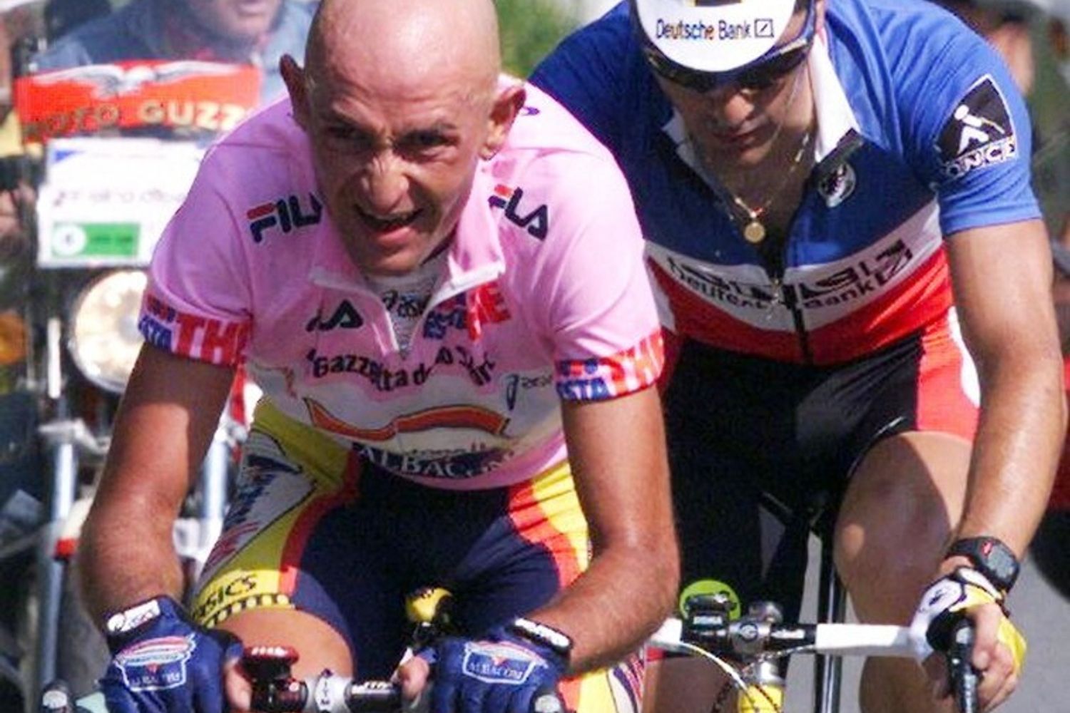 La leggendaria rimonta di Pantani nella salita da Biella al santuario di Oropa
