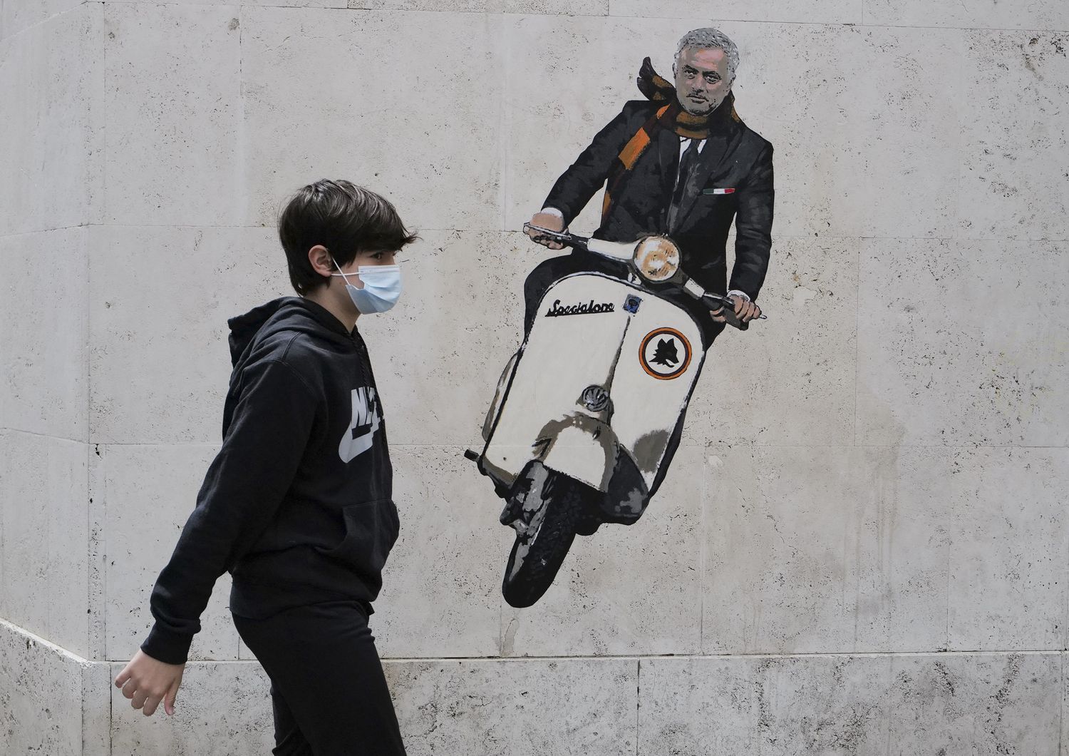 Un murales su Mourinho comparso a Roma