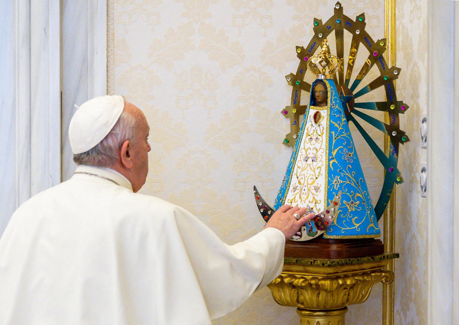 Il Papa prega la madonna di Lujan