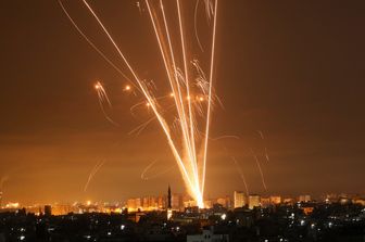 Razzi lanciati da Beit Lahia, nella Striscia di Gaza, verso Israele&nbsp;
