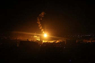 Bengala lanciati da Israele sulla Striscia di Gaza
