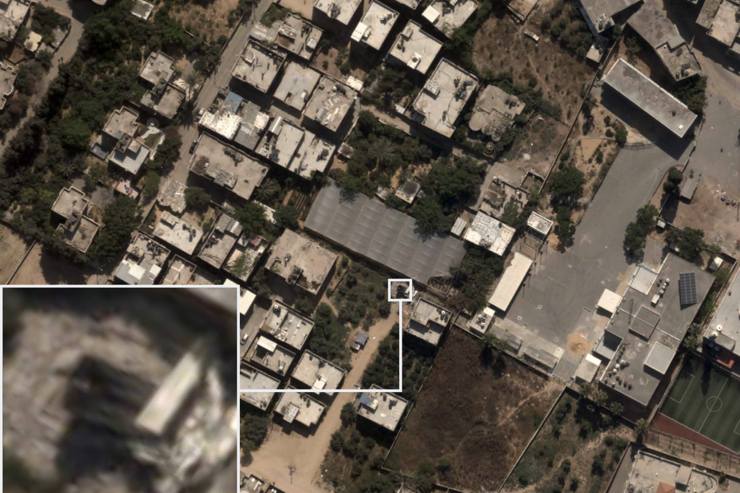 Una foto diffusa dall'esercito israeliano che dimostrerebbe che le milizie nascondono le armi tra i civili