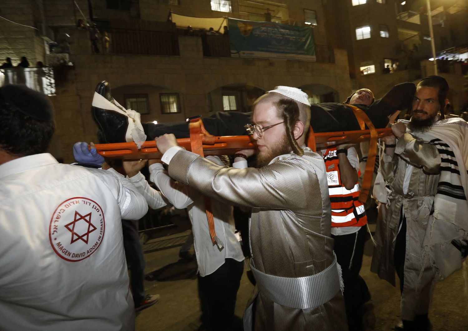 I soccorsi nella sinagoga di Givat Ze'ev