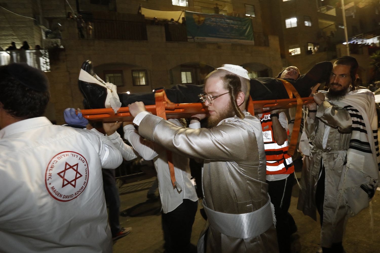 I soccorsi nella sinagoga di Givat Ze'ev