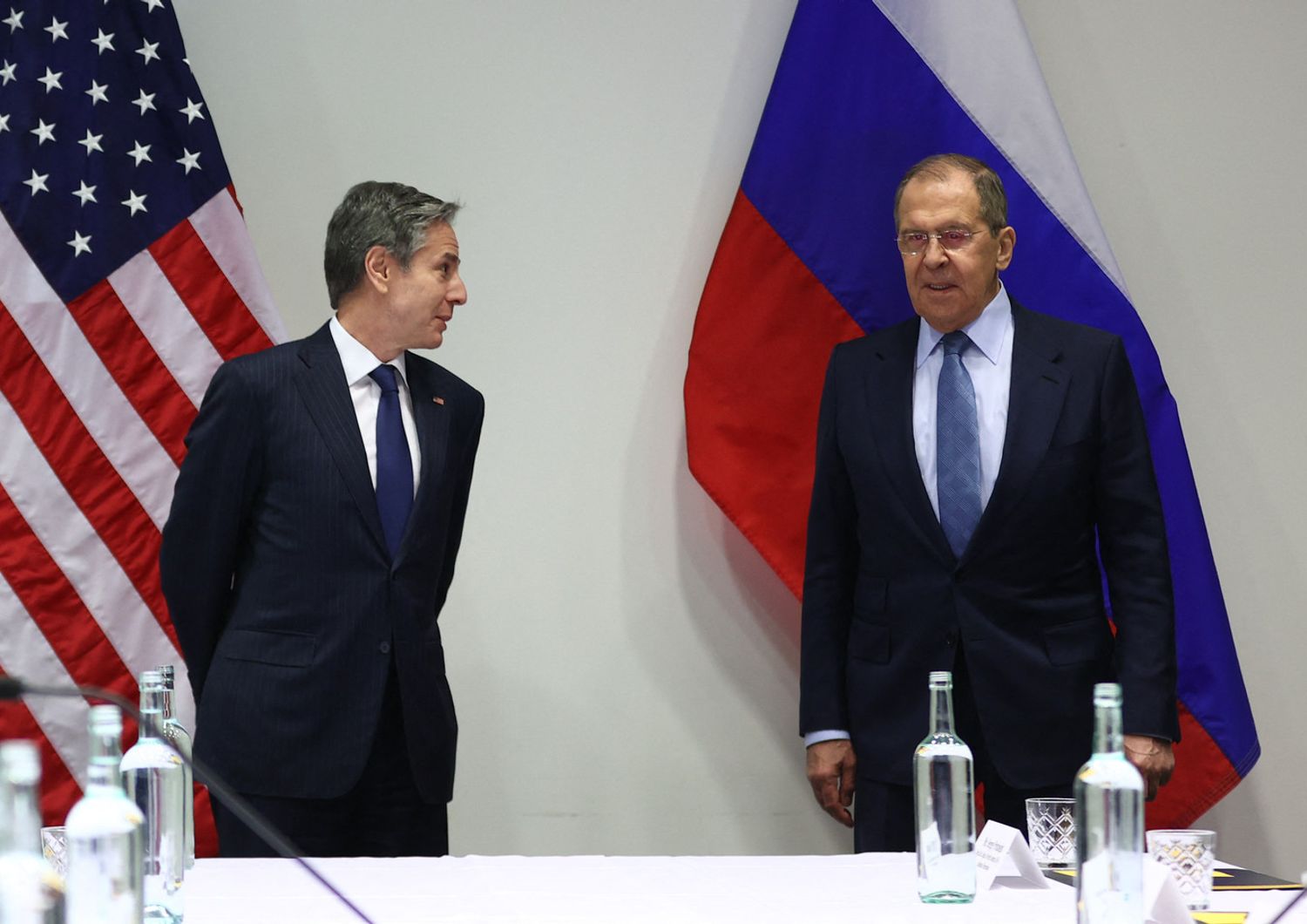Il ministro degli Esteri russi, Sergei Lavrov, e il segretario di Stato americano, Antony Blinken