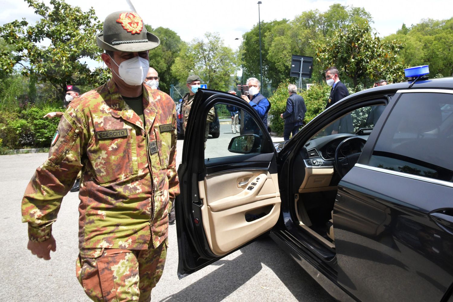 Figliuolo visita un centro vaccinale