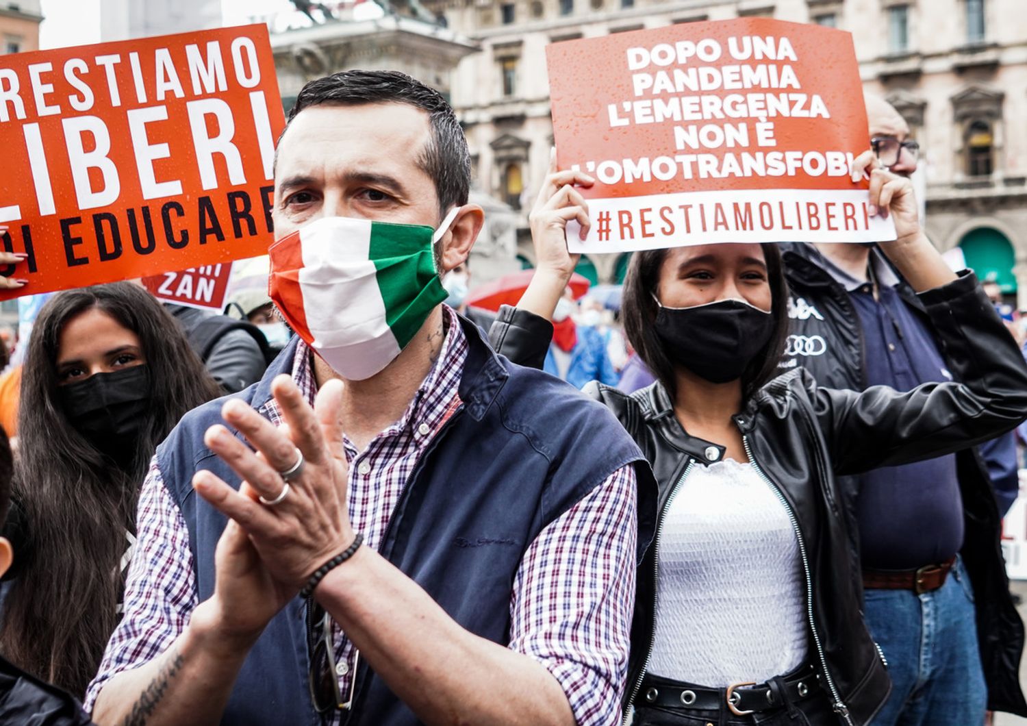 Manifestazione a Milano contro il ddl Zan