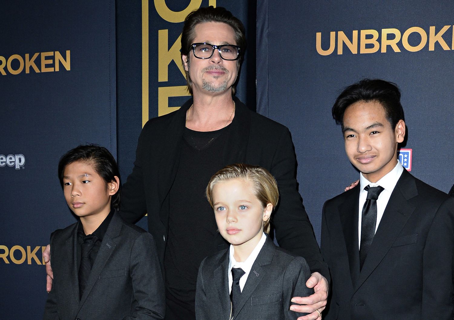Brad Pitt nel 2014 con tre dei suoi figli