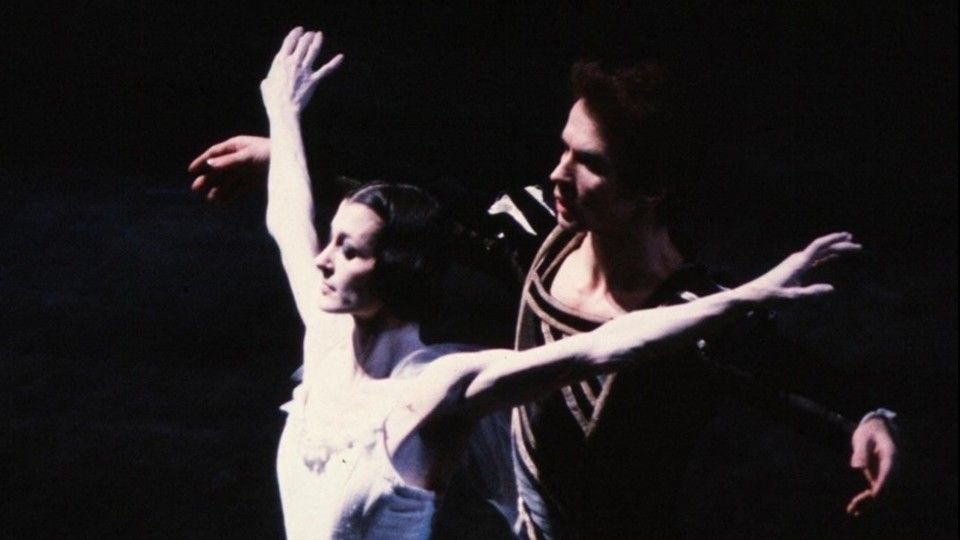 Carla Fracci interpreta 'Giselle' con Rudolf Nureyev a Firenze