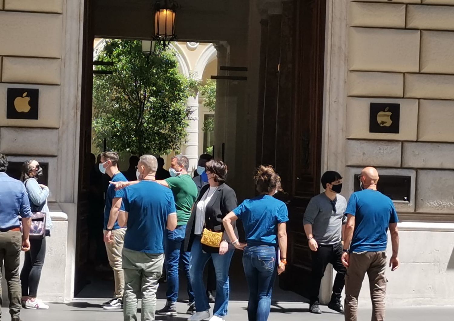 l'Apple Store di via del Corso a Roma