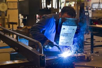 Operaio al lavoro &nbsp;