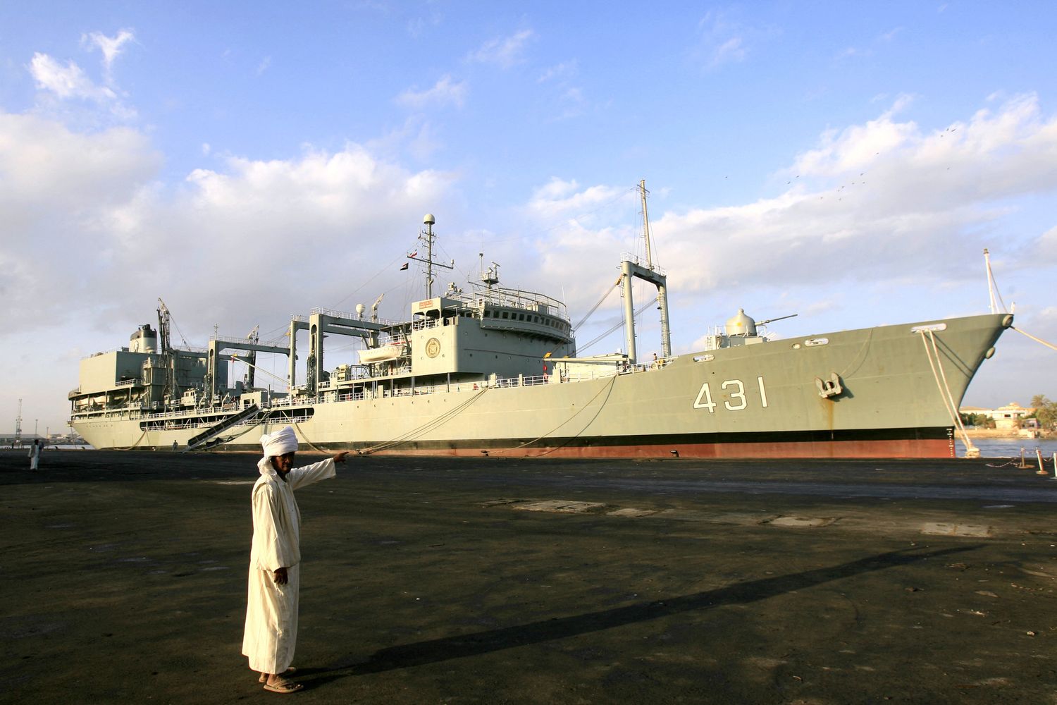 La nave della Marina Iraniana Kharg