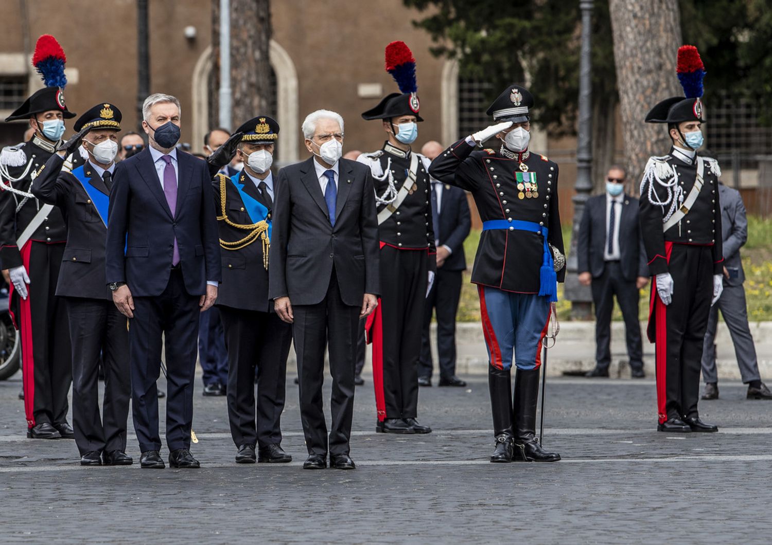 2 giugno: il presidente della Repubblica Sergio Mattarella all'altare della patria