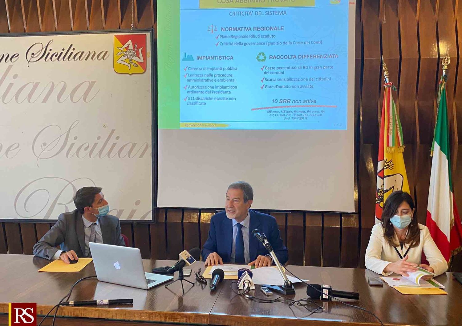 Il presidente della Regione siciliana, Nello Musumeci, presenta il piano rifiuti