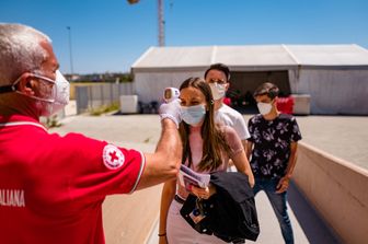 vaccinazione per i maturandi nello stadio di Molfetta