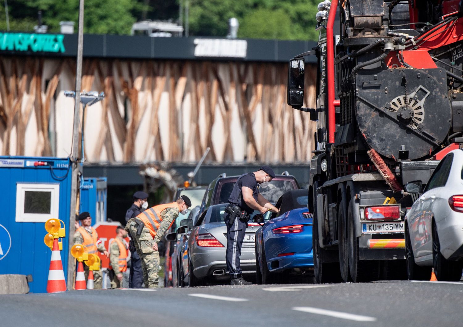 Controlli anti-Covid alla frontiera tra Germania e Austria