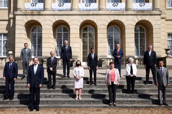I ministri finanziari del G7 al termine della riunione a Londra