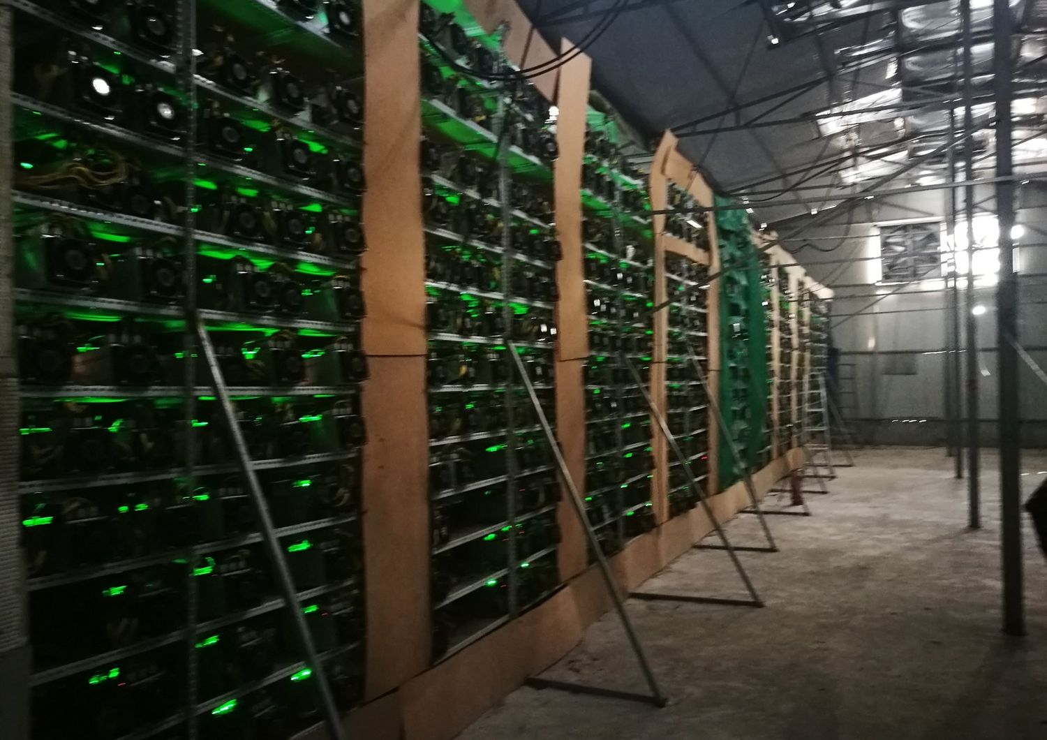 Computer per la produzione di bitcoin in Cina