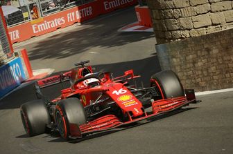 La Ferrari di Leclerc durante le qualificazioni a Baku