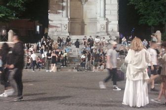 Piazza Trilussa a Roma nella prima sera di coprifuoco a mezzanotte