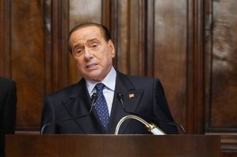 berlusconi rilancia la flat tax con una lettera al giornale