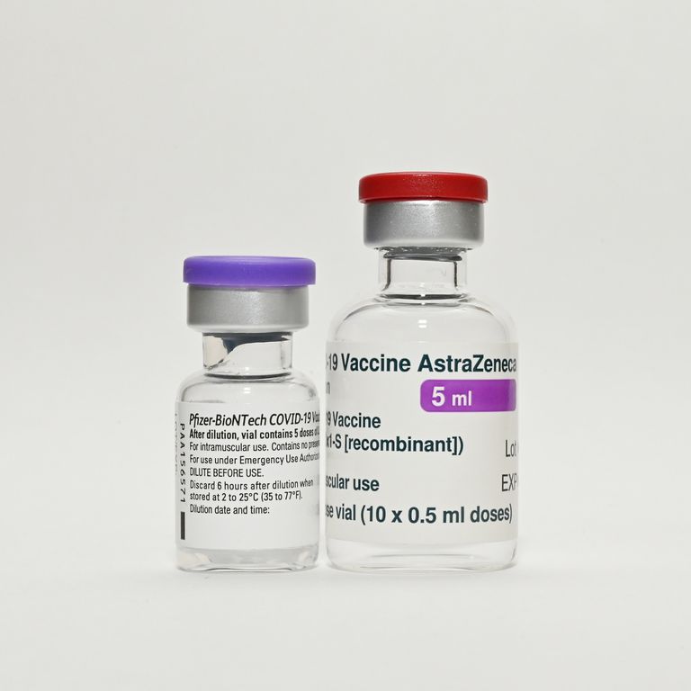 Vaccini Pfizer-AstraZeneca