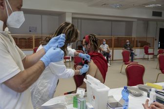 centro vaccini nella base militare Usa Camp Darby  di Pisa&nbsp;