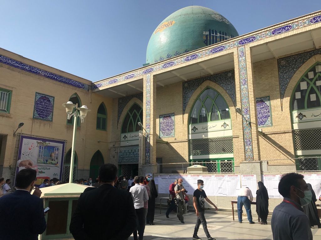 Moschea Ershad a Shahr Rey a sud di teheran dove ha votato il candidato favorito Ebrahim Raisi