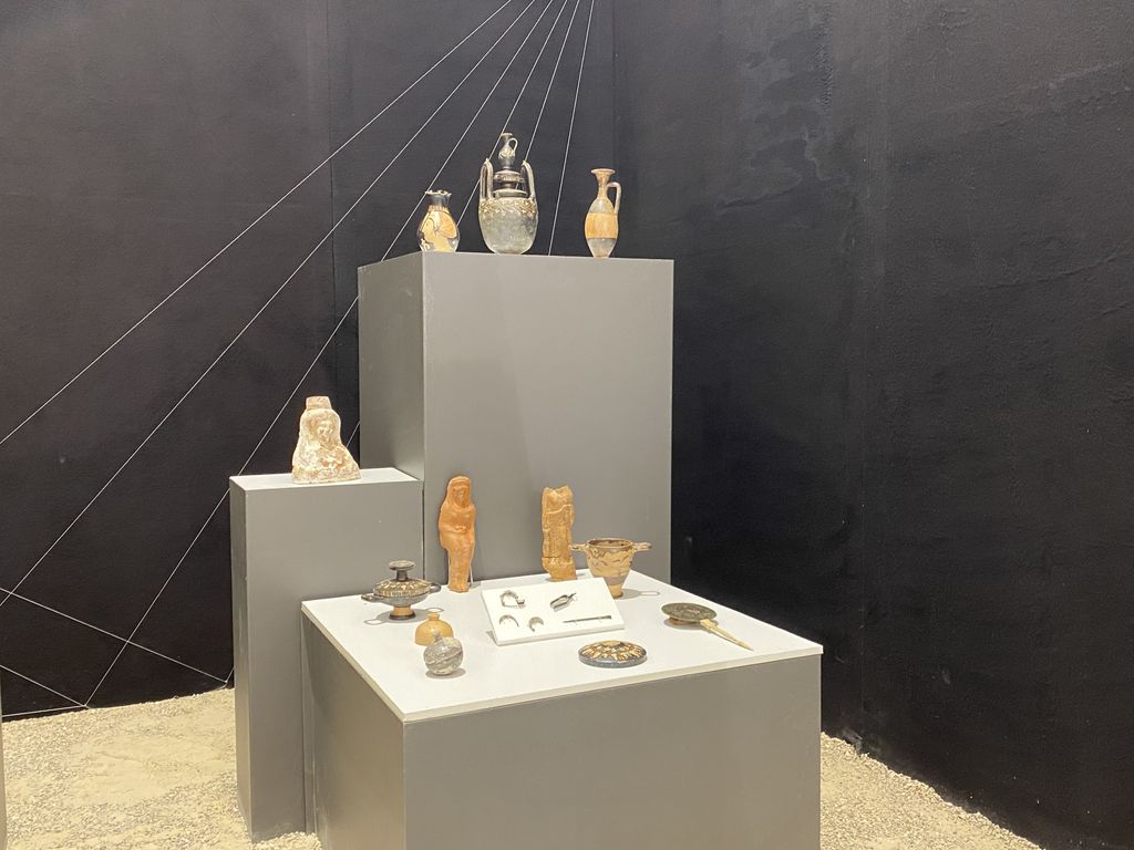 Reperti dalla sepoltura della bambina