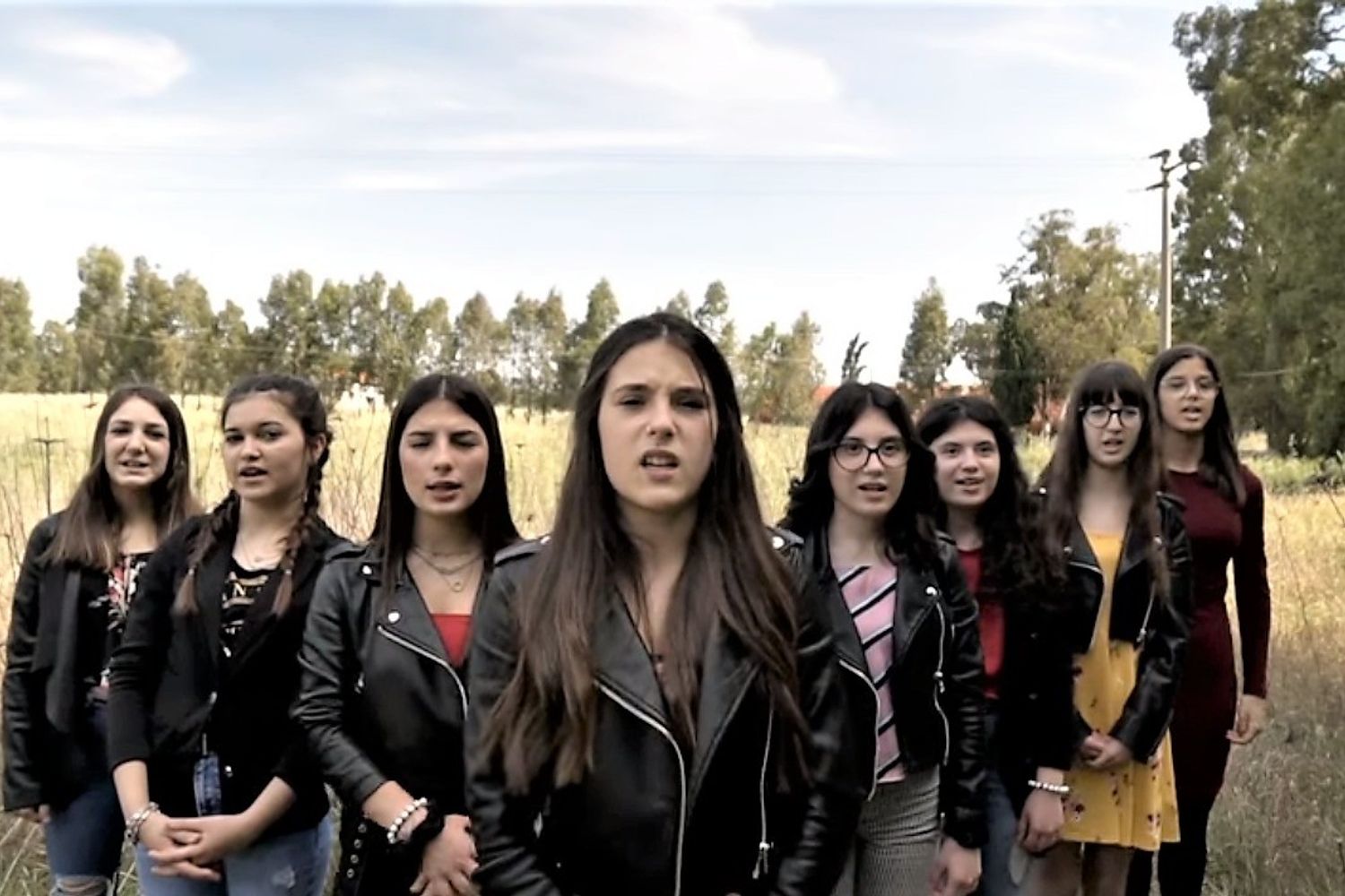 Le ragazze delle terza F dell'istituto comprensivo 'Grazia Deledda' di Ozieri