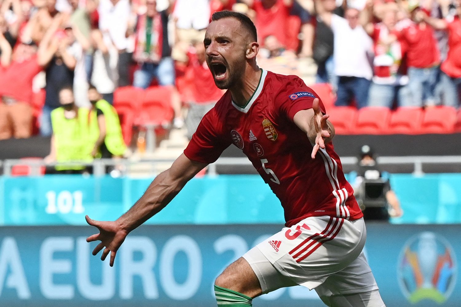 Fiola esulta dopo il gol del vantaggio dell'Ungheria