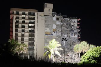 L'edificio crollato a Miami