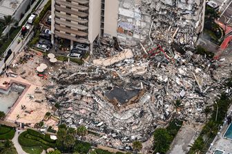 L'edificio crollato a Miami