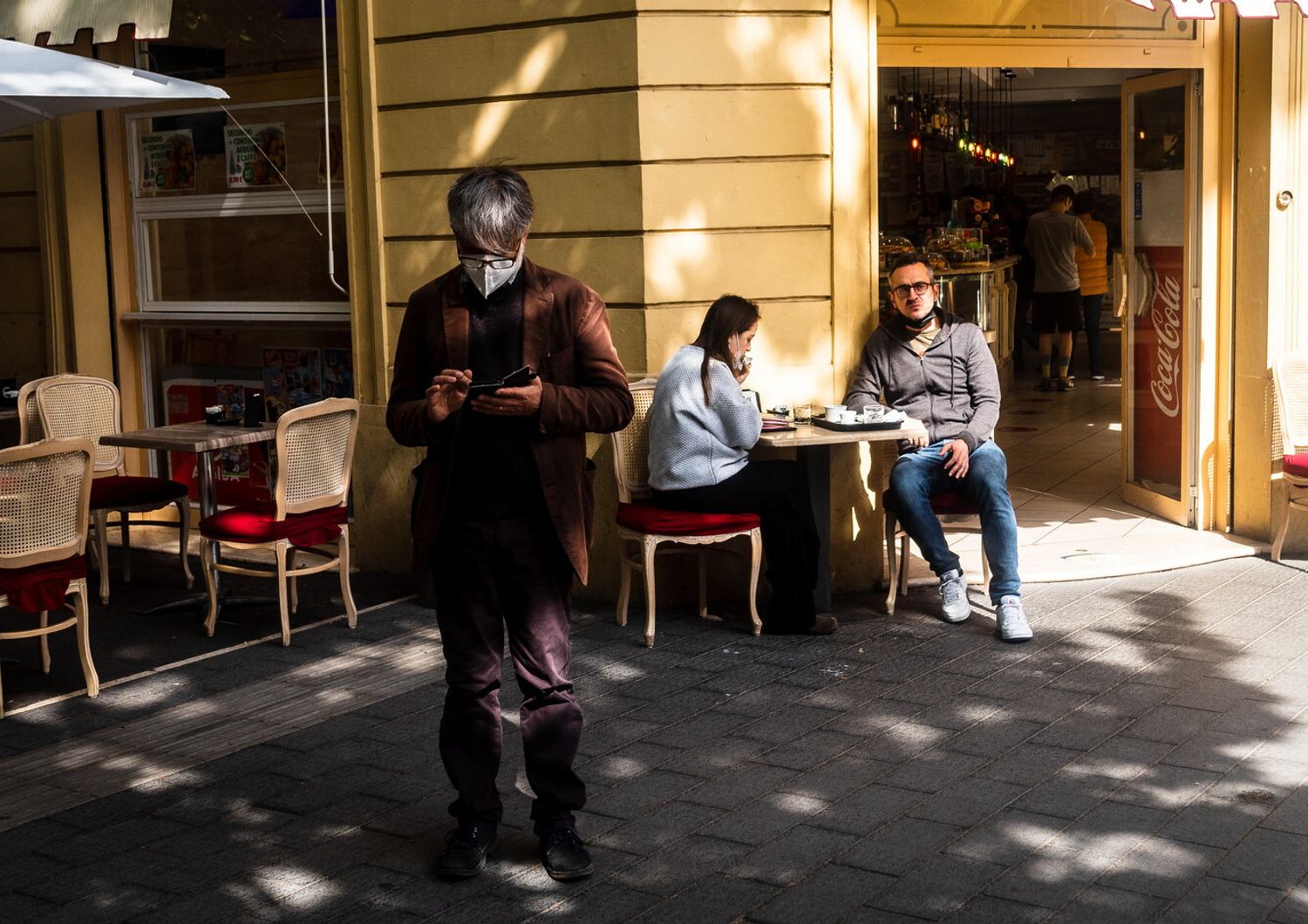 Roma, clienti in un bar a Trastevere&nbsp;