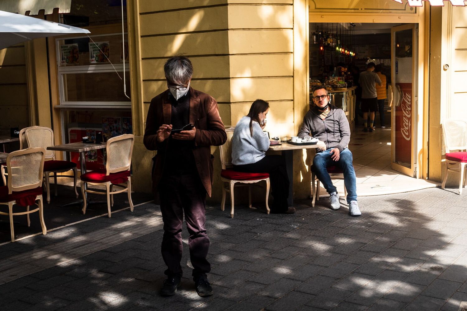 Roma, clienti in un bar a Trastevere&nbsp;