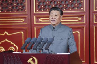 Xi Jinping con la divisa maoista