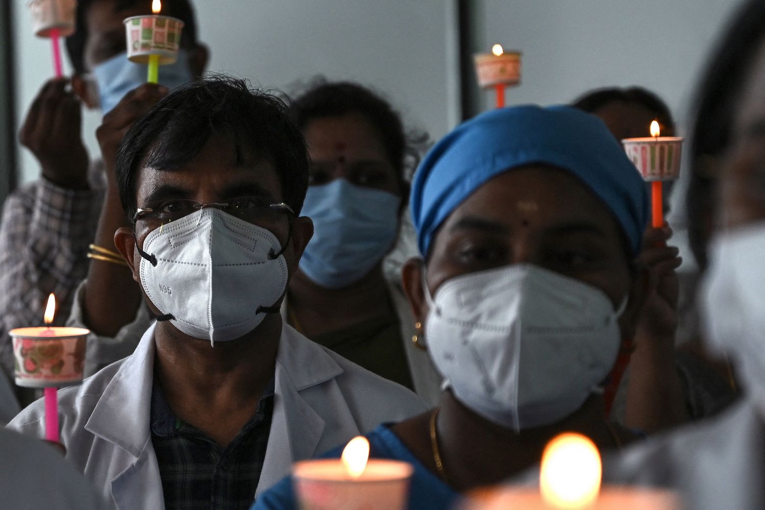 India: veglia in omaggio ai medici che hanno perso la vita durante la pandemia